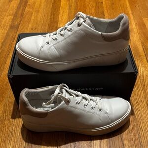 Naturalizer Morrison 2.0 White Leather Womens US 8 WD